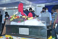 Chiranjeevi Pays Last Respcets to Sirivennela Sitaramasastri